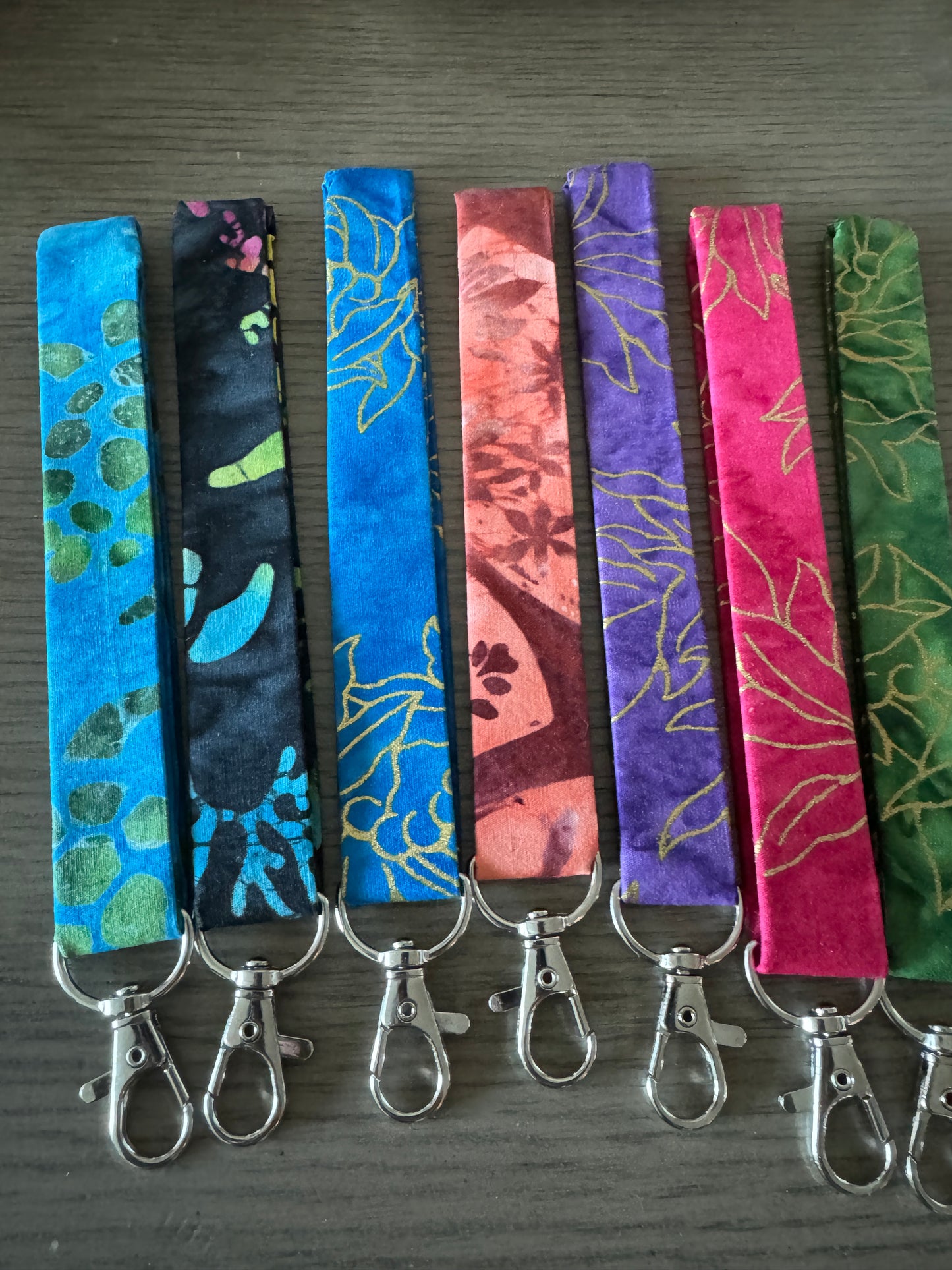 Keychain Wristlet for women, Keychain Wristlet Hawaiian prints.